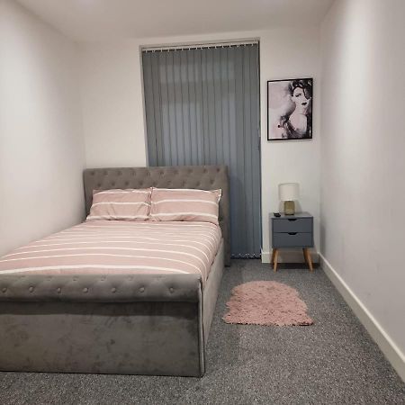 Classic 2 Bed Apartment In Oldkent Road Londres Extérieur photo