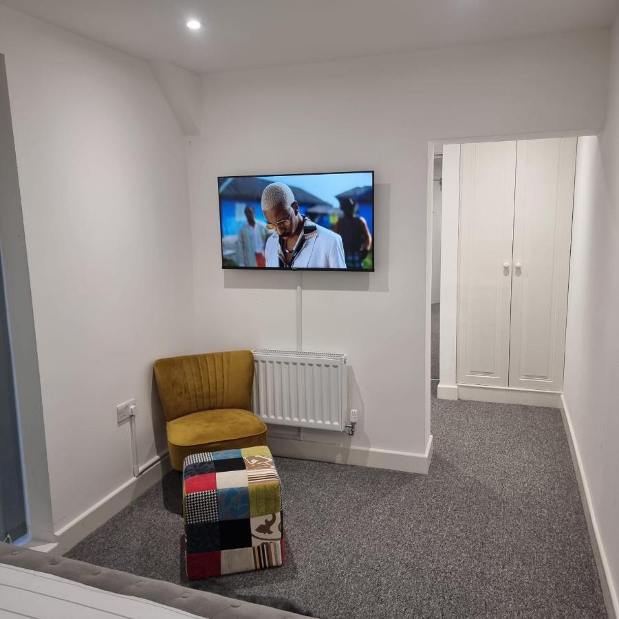 Classic 2 Bed Apartment In Oldkent Road Londres Extérieur photo