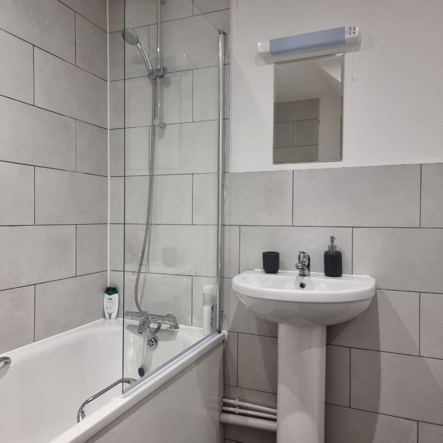 Classic 2 Bed Apartment In Oldkent Road Londres Extérieur photo