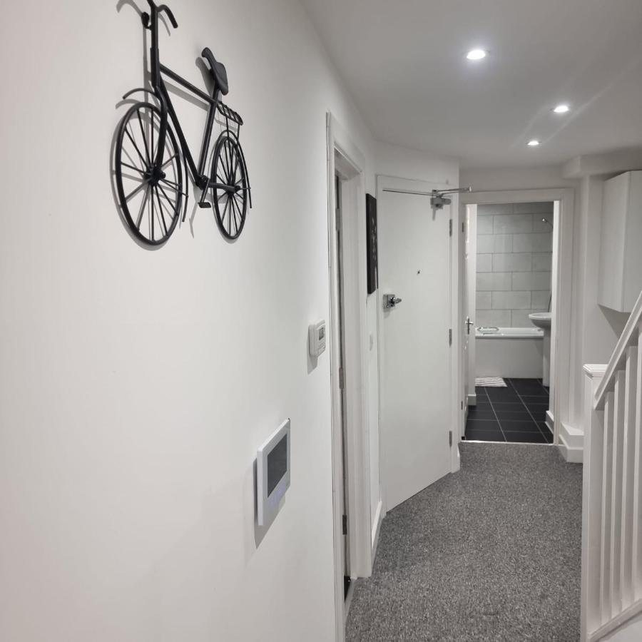 Classic 2 Bed Apartment In Oldkent Road Londres Extérieur photo